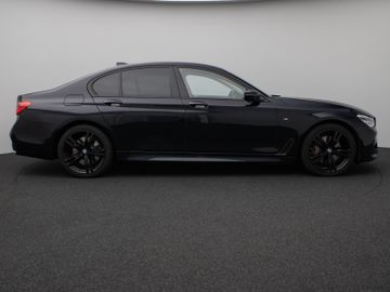 Fahrzeugabbildung BMW 750i xD M Sport 360°Laser Glasdach HUD DAB H/K