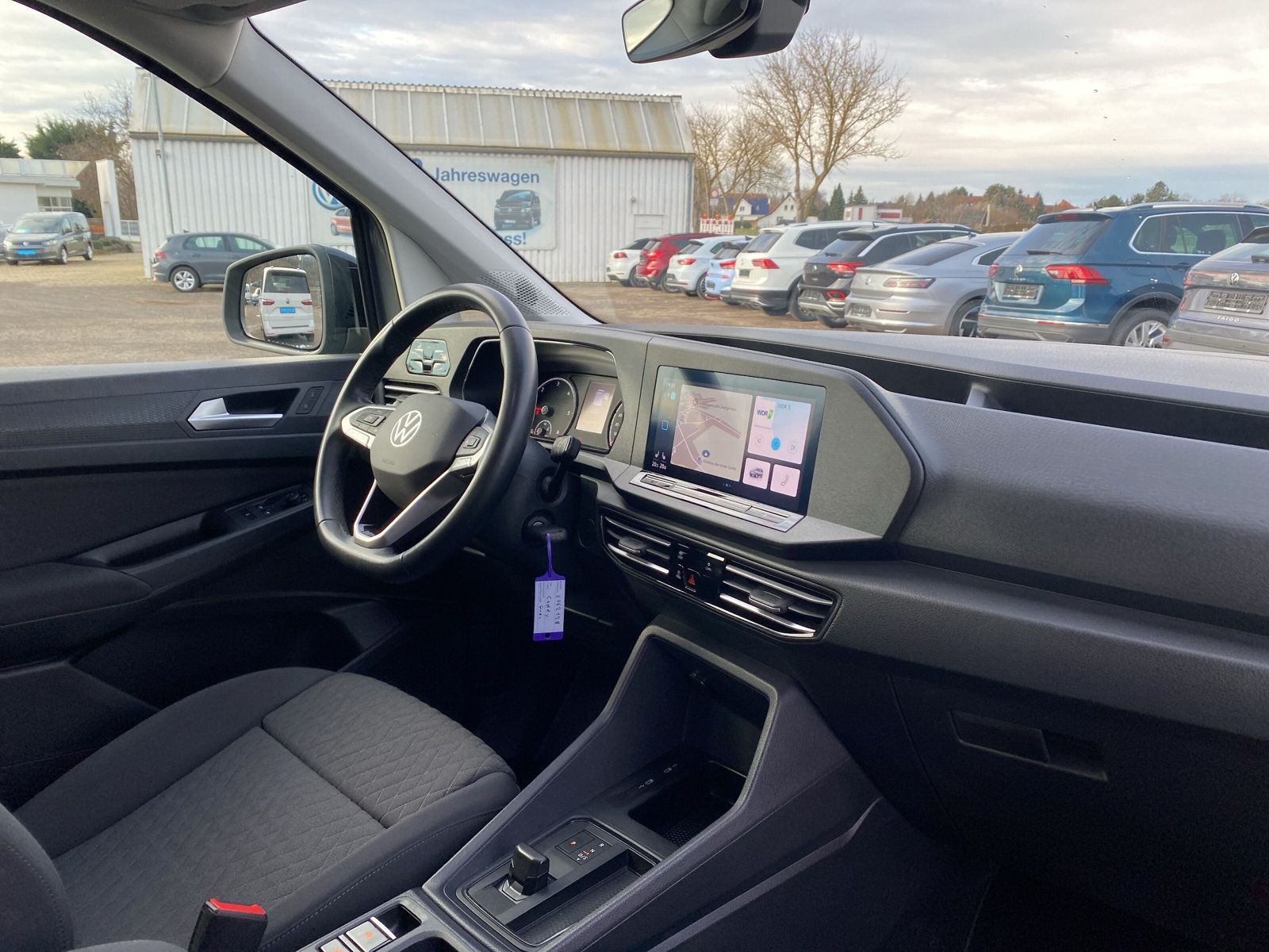 Fahrzeugabbildung Volkswagen Caddy 2.0 TDI DSG Life AHK LED APP ACC KAMAERA