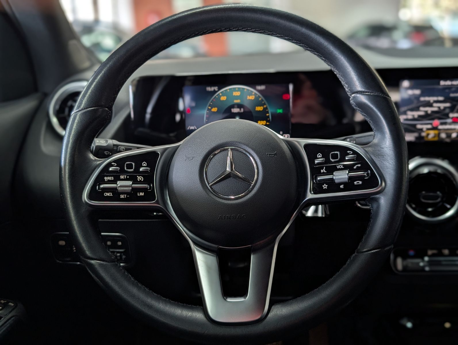Fahrzeugabbildung Mercedes-Benz GLA 200 d LEDER AHK MBUX VIRT APP KAM SHZ ALU18"