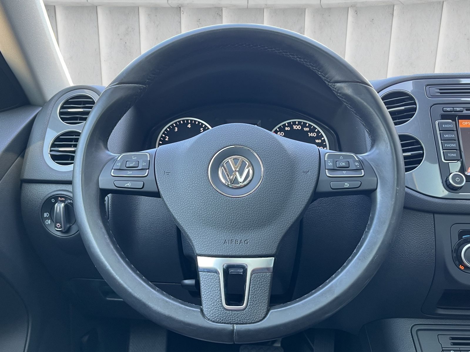 Fahrzeugabbildung Volkswagen Tiguan Sport & Style**4Motion**DSG**Leder**TOP**