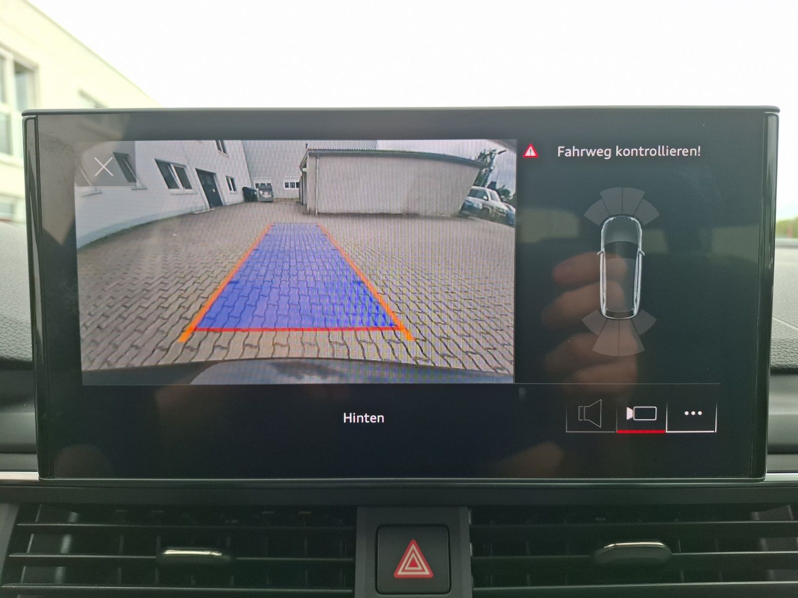 Fahrzeugabbildung Audi A4 Avant 35 TFSI advanced S-tronic LED Navi ACC