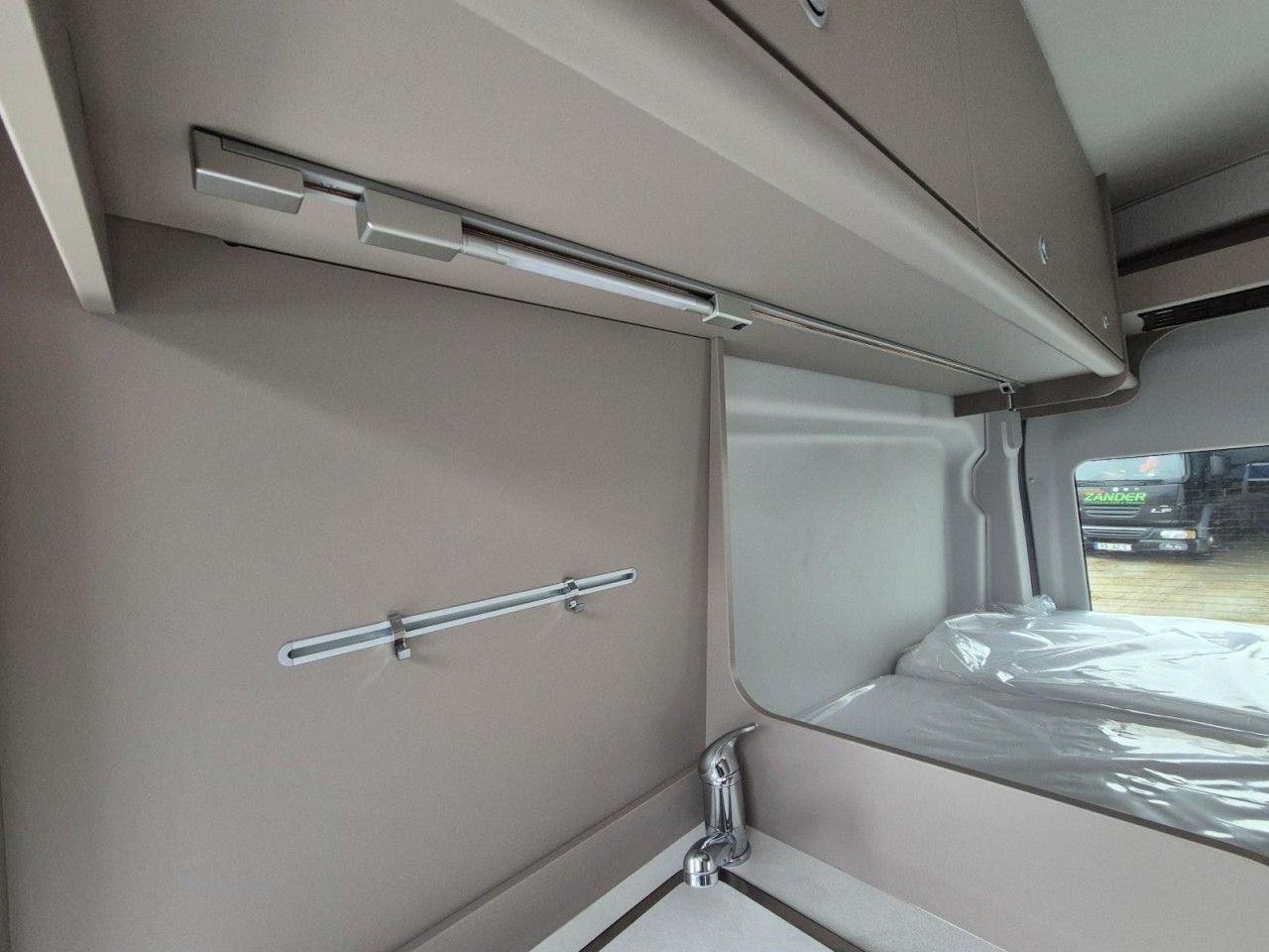 Fahrzeugabbildung Carado CV 590 4x4 Edition 15 Markise AHK Klima Xenon