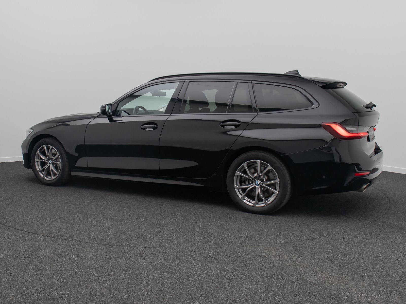 Fahrzeugabbildung BMW 330i Sport Line Panorama Kamera DAB H/K Stop&Go