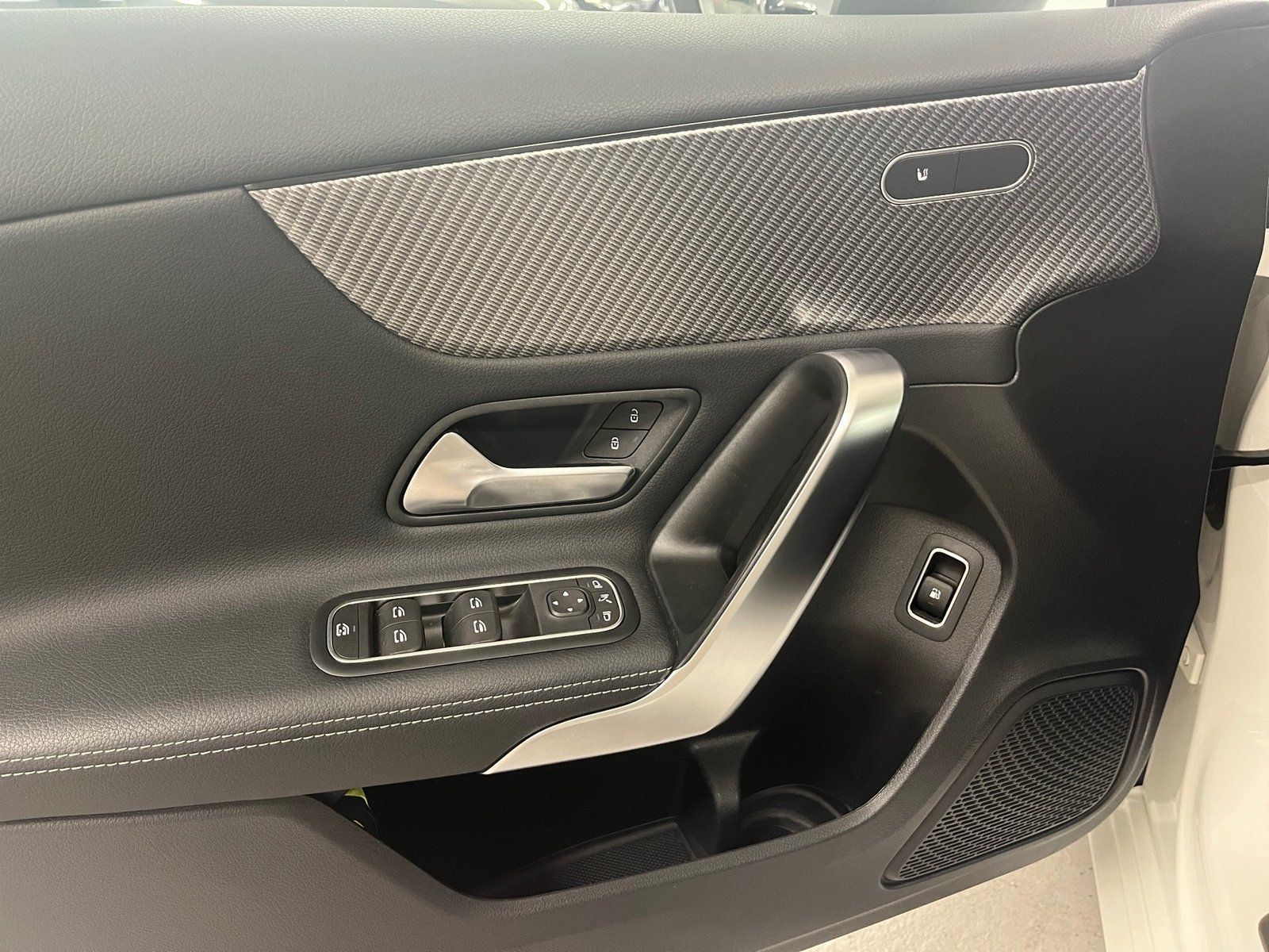 Fahrzeugabbildung Mercedes-Benz A 250 e Progressive*AHK*Distro*Totwink*11kW*LED*