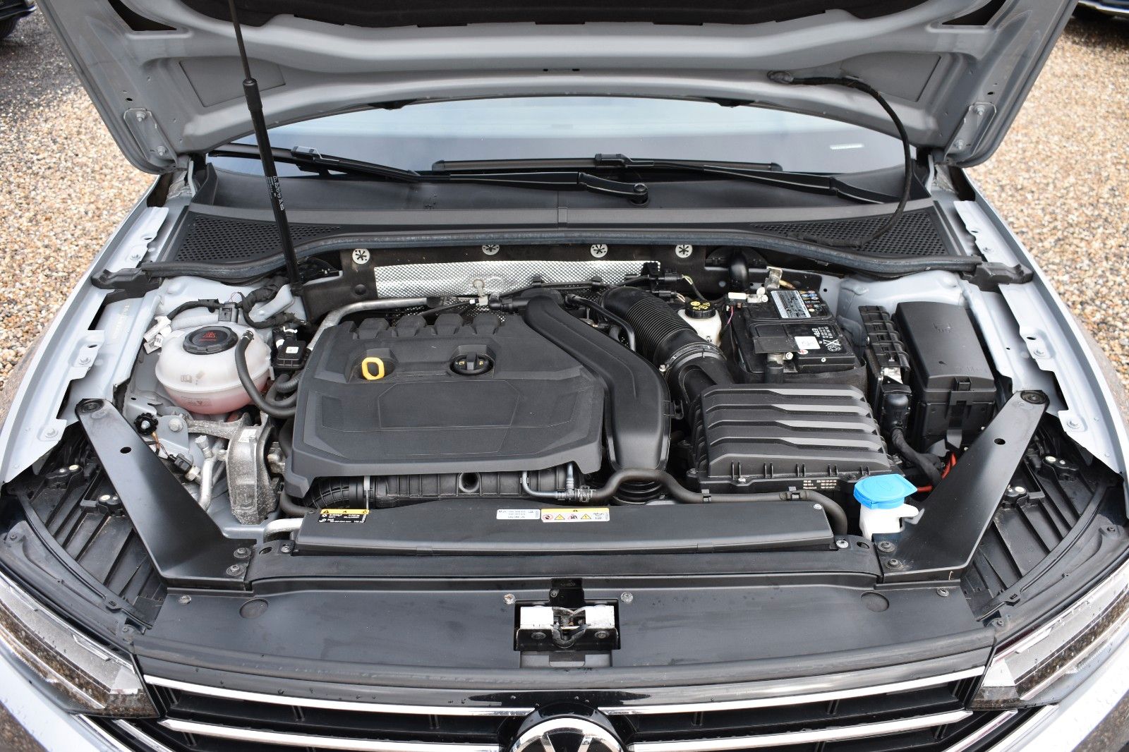 Fahrzeugabbildung Volkswagen Passat Variant Conceptline DSG AHK LED