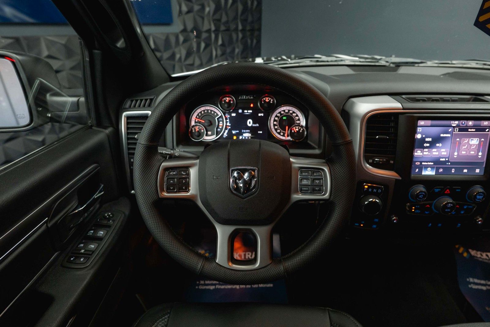 Fahrzeugabbildung Dodge RAM 5.7 V8 HEMI 4x4 OFFROAD Night-Paket *LED*19%