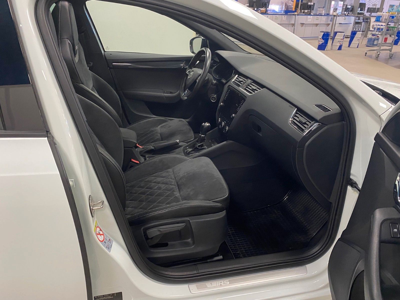 Fahrzeugabbildung SKODA Octavia 2.0 TSI DSG RS Combi+PANORAMA+19"+NAVI++