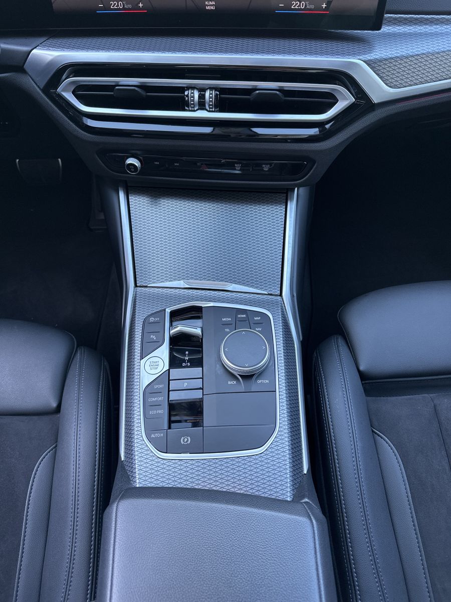 Fahrzeugabbildung BMW 320d Touring M-Sport NAV+LED+ACC+PANO+H&K+KAMERA