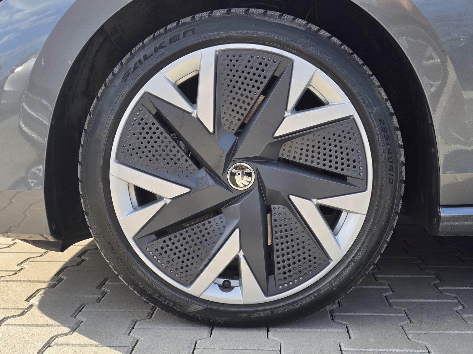 Fahrzeugabbildung SKODA Superb 2.0 TDI 4x4 Selection MATRIX*AHK*PANO*19"