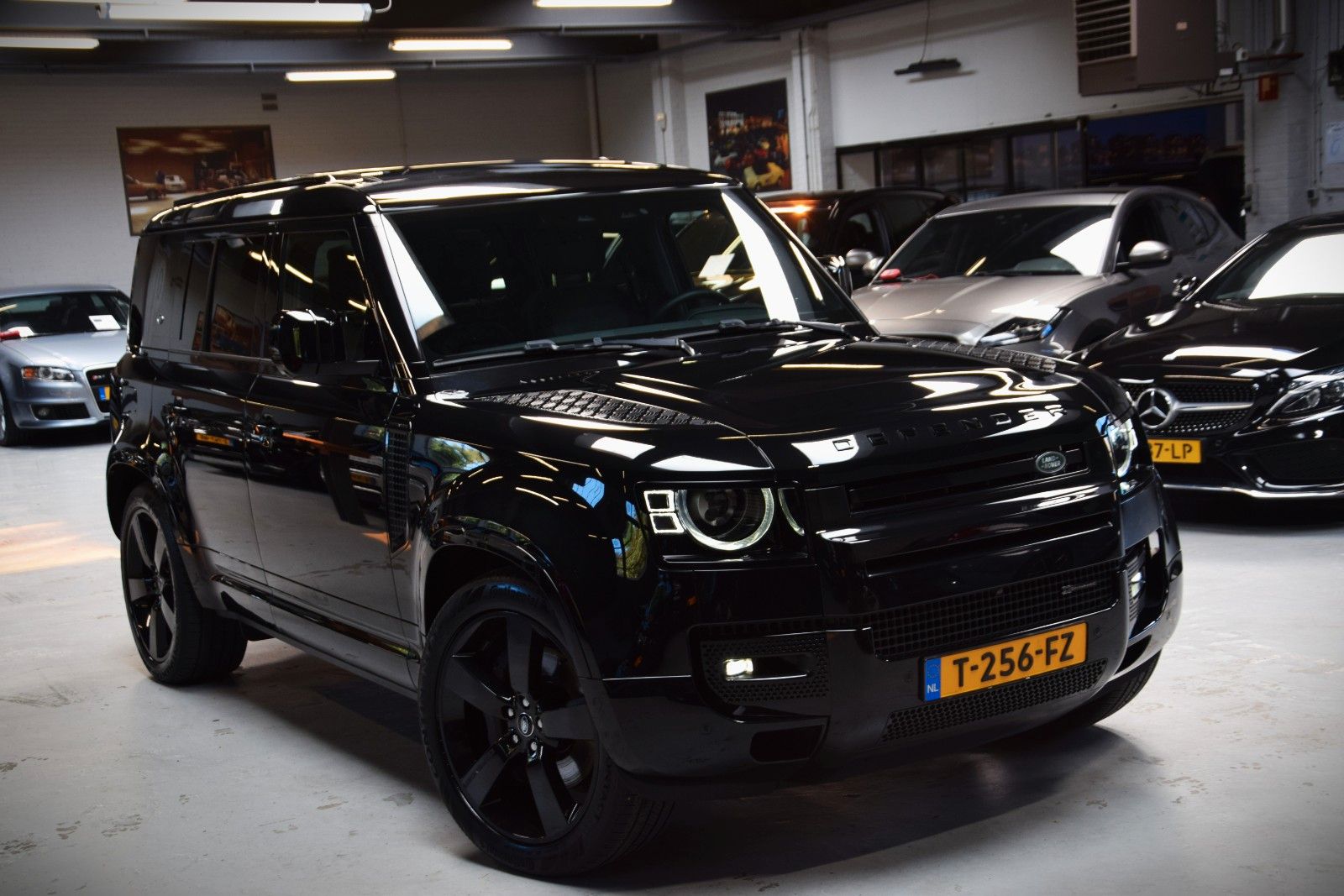 Land Rover Defender 110 X-Dynamic HSE P400E 1e Hand|Panoram