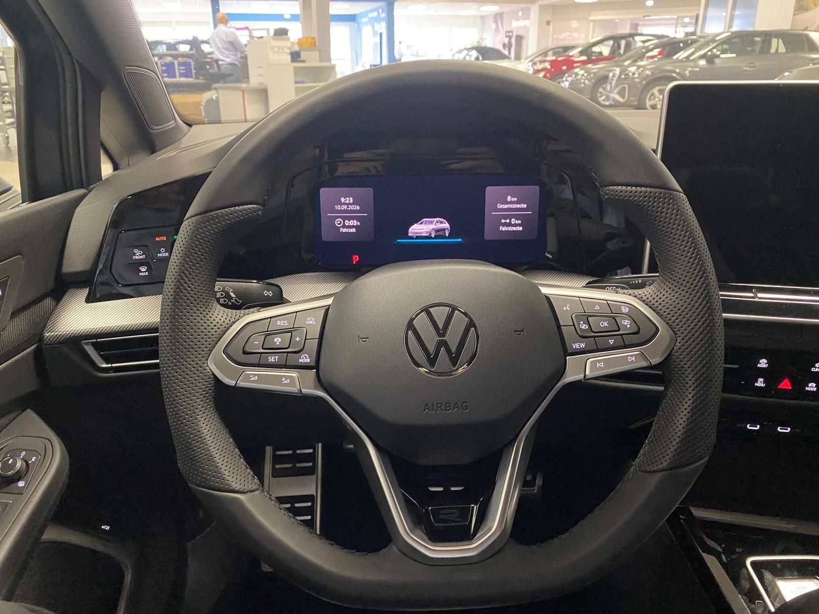 Fahrzeugabbildung Volkswagen Golf Variant1.5 eTSI R-Line Black Style+IQ.LIGHT