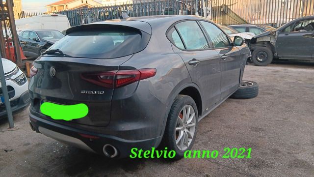 Alfa Romeo Stelvio incidentata sinistrata mondia