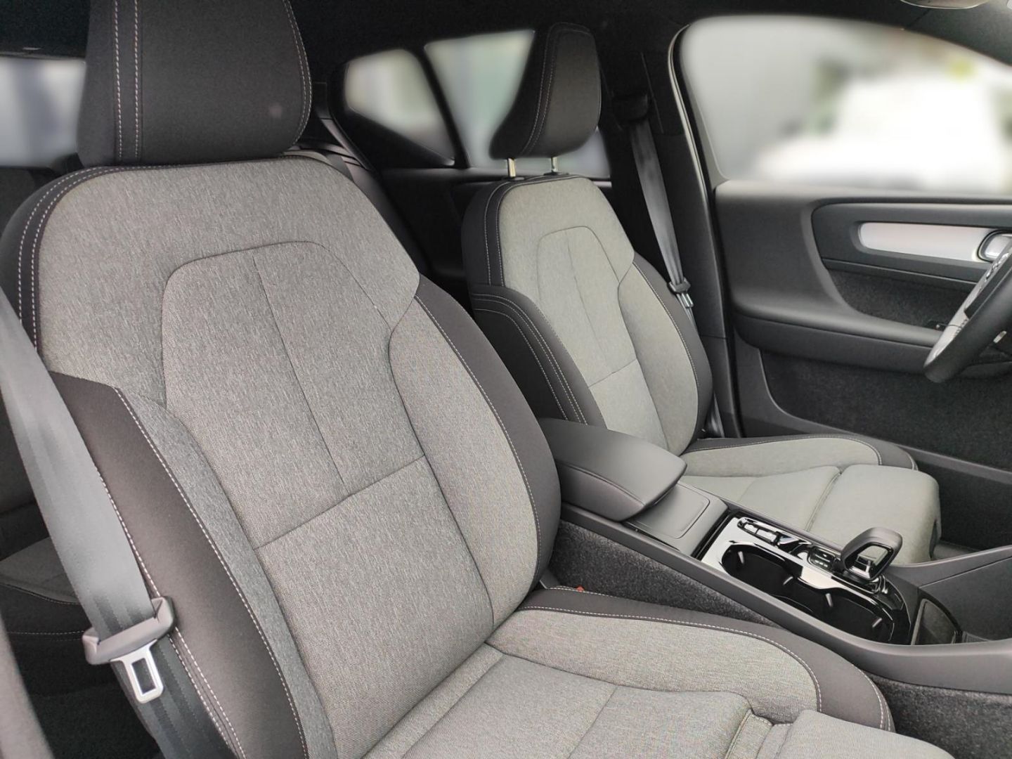 Volvo XC40 B3 Plus Black Edition 2WD StandHZG Digitale foto 24