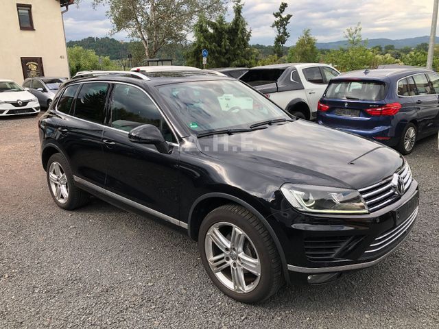 VW Touareg 3.0 TDI BMT*EXCLUSIVE*LEDER*PANO*AHK*20"