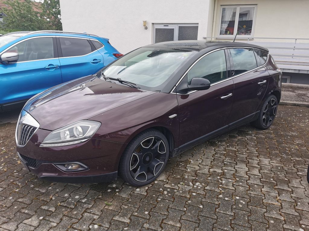 Lancia Delta 1.9 JTD 16V  GRAN LUCE PANO Leder Navi