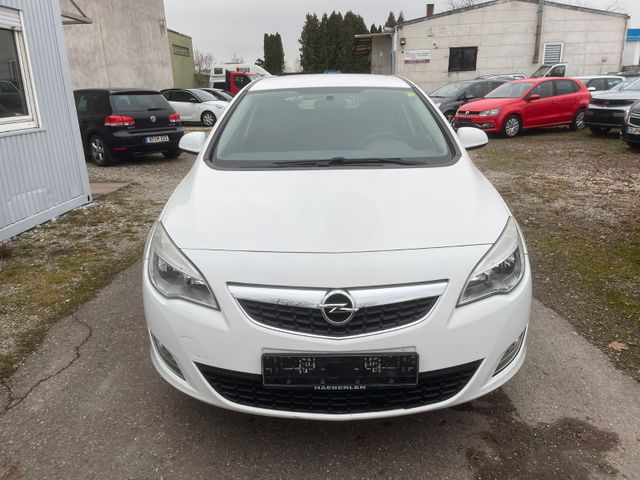 Opel Astra J Lim. 5-trg. Selection