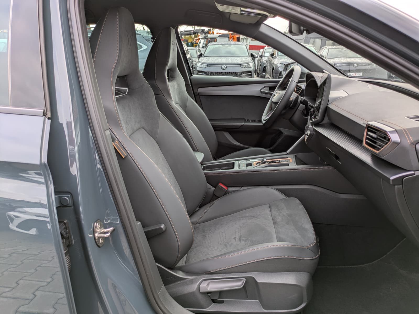 Fahrzeugabbildung CUPRA Leon 1.5 eTSI EDGE MATRIX*ACC*KAM*18"5JGARANTIE