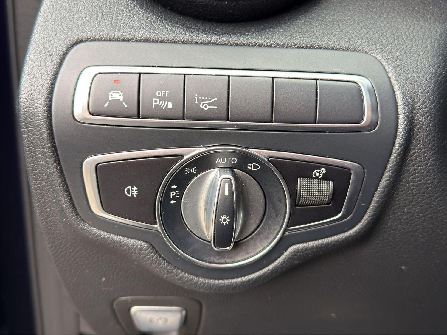 Mercedes-Benz GLC 300 4Matic AMG Line Navi LED ILS Leder R-Cam