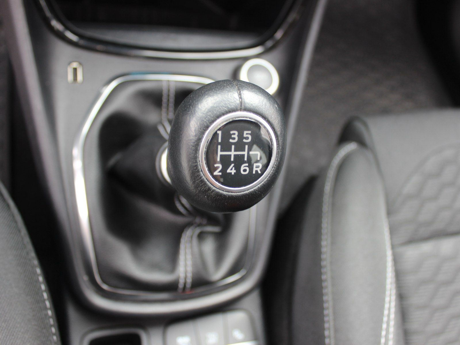 Fahrzeugabbildung Ford Puma Titanium 1,0 EcoBoost Mild Hybrid