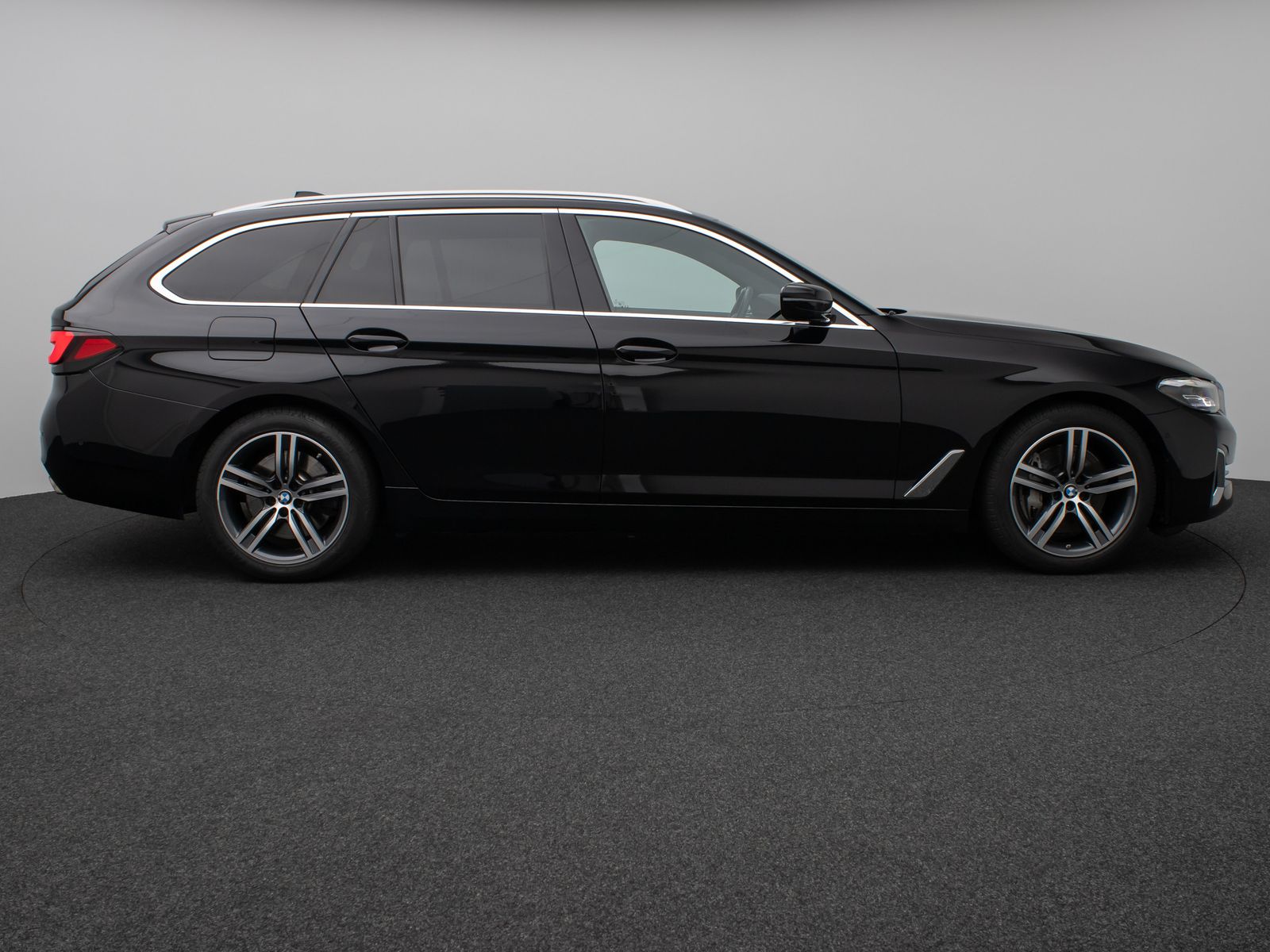 Fahrzeugabbildung BMW 530d xD  Luxury Line Kamera DAB H/K Lenkrhzg AHK