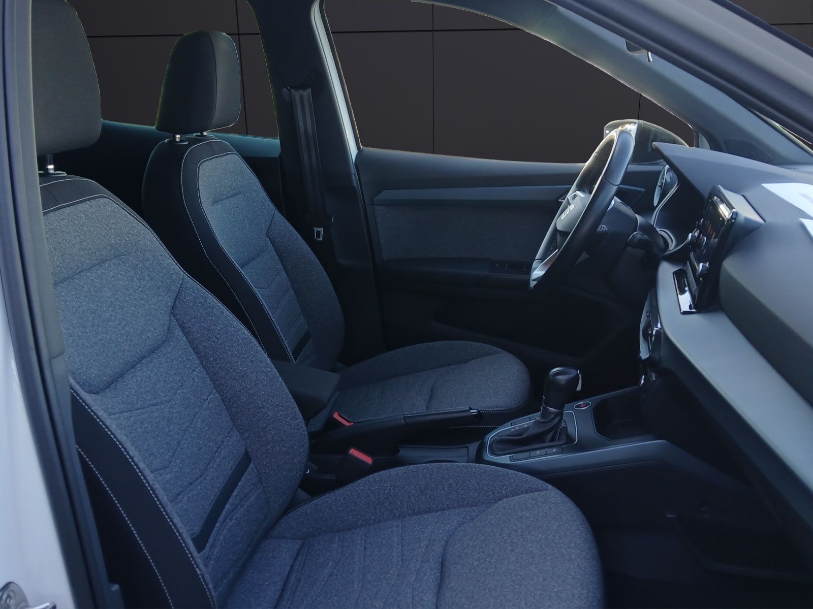 Fahrzeugabbildung SEAT Arona TSI Xperience DSG LED AHK ACC RFK SH 18"