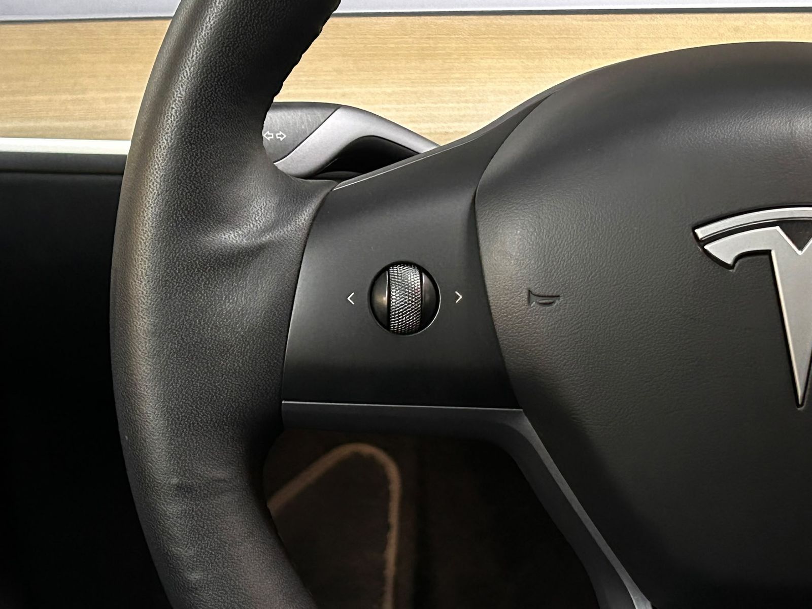 Tesla Model Y Long Range Dual AWD LED NAV SHZ 360 ACC foto 18