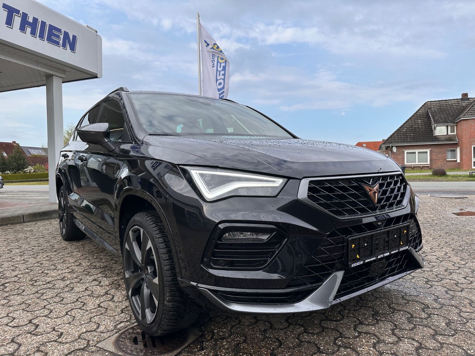 Fahrzeugabbildung CUPRA Ateca 1.5 TSI DSG ACC/Navi/SHZG/eHeck/LED/Travel