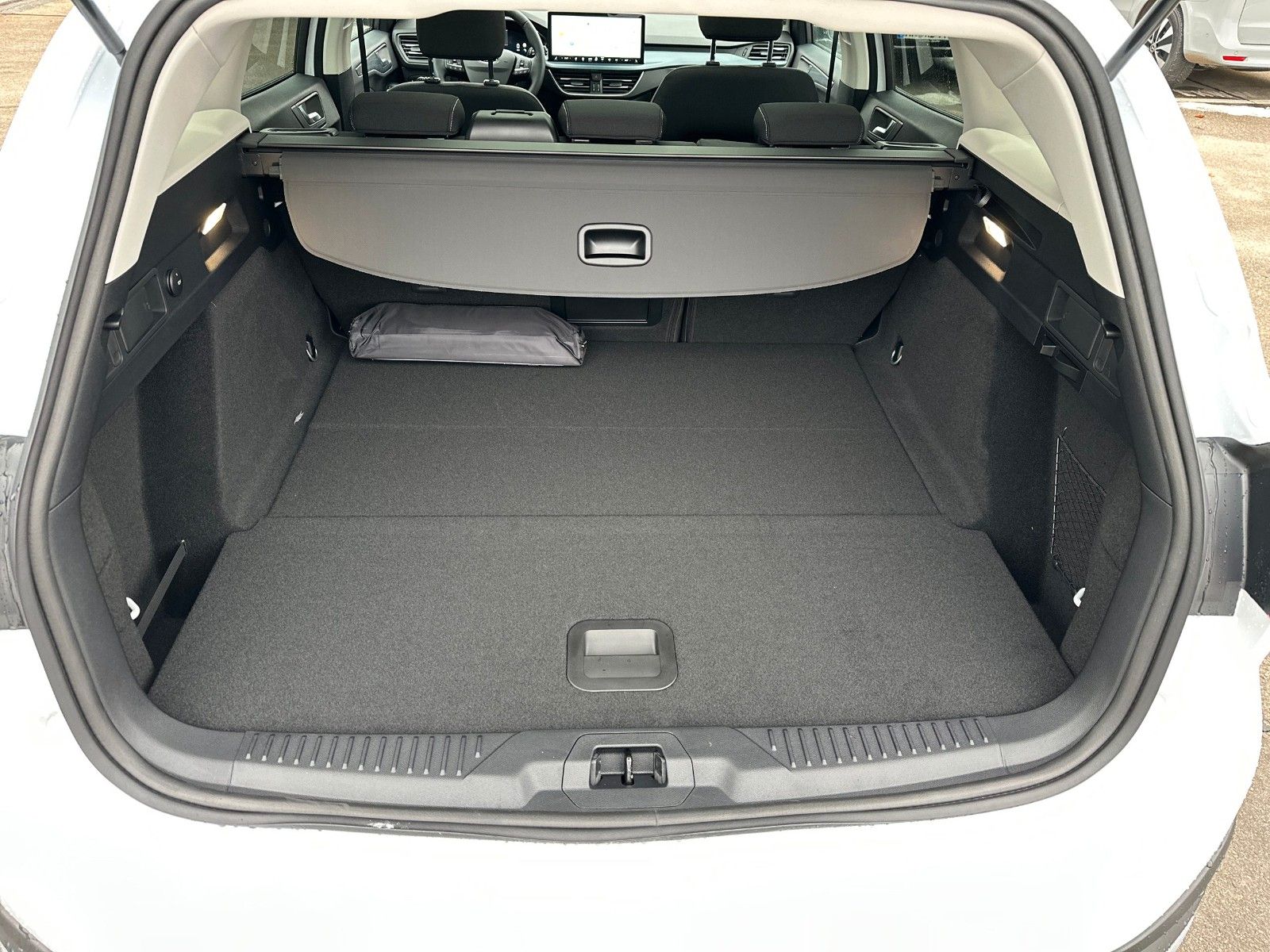 Fahrzeugabbildung Ford Focus Turnier Active X, FAHRASSISTENZPAKET, PANO