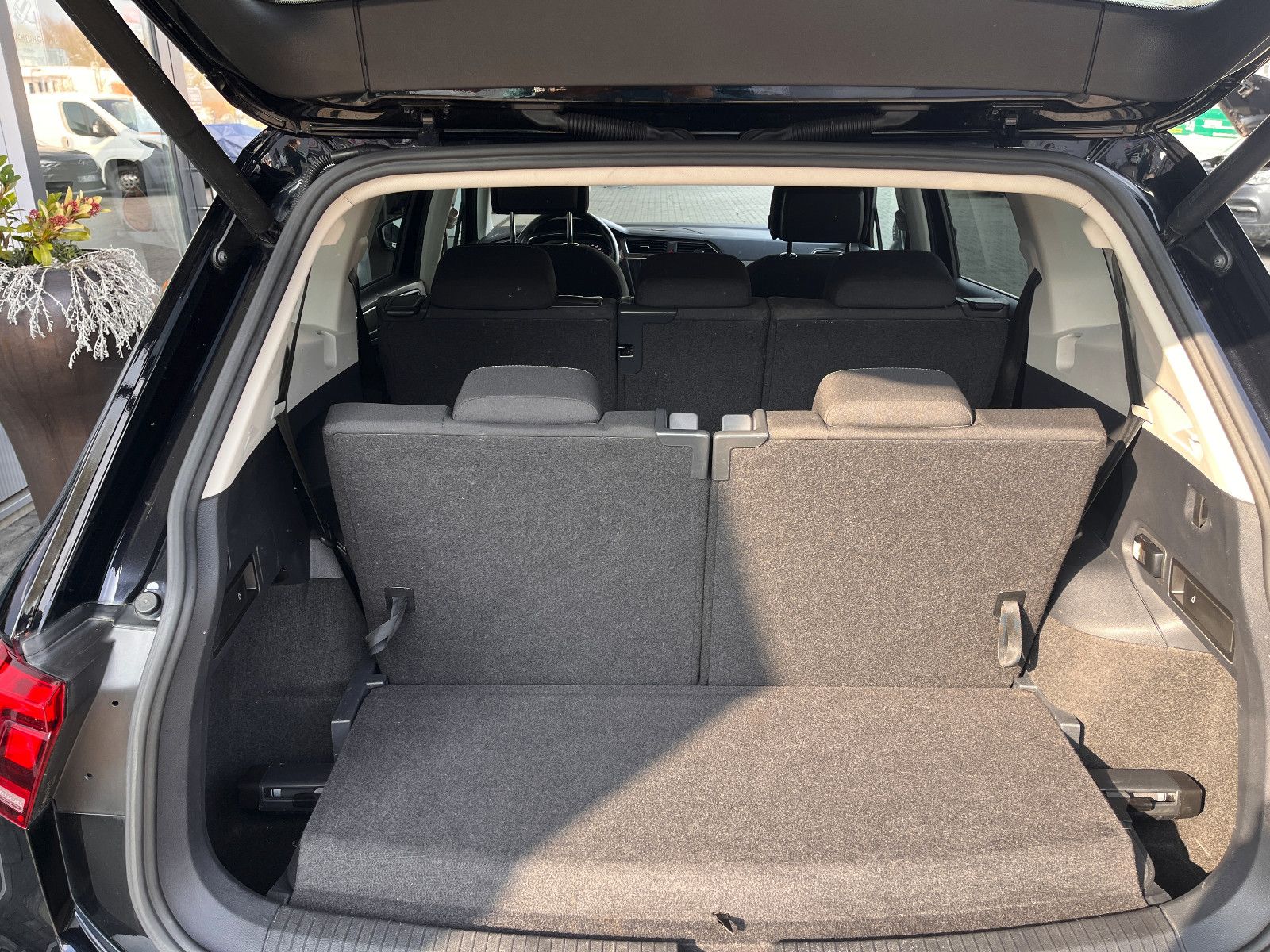 Fahrzeugabbildung Volkswagen Tiguan Allspace Comfortline 2.0 TDI DSG 7-Sitzer