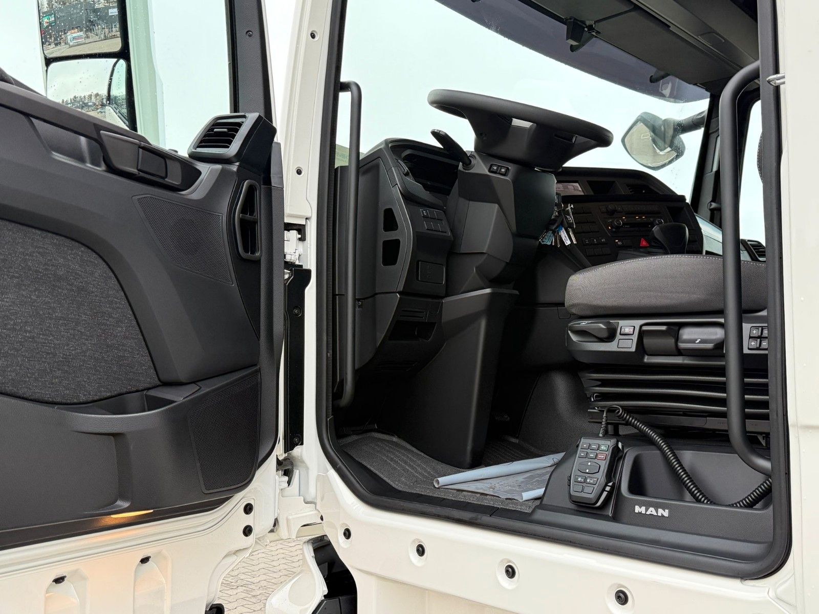 Fahrzeugabbildung MAN TGX 18.520 LL SU D30 Retarder PTO & Hubsattel*