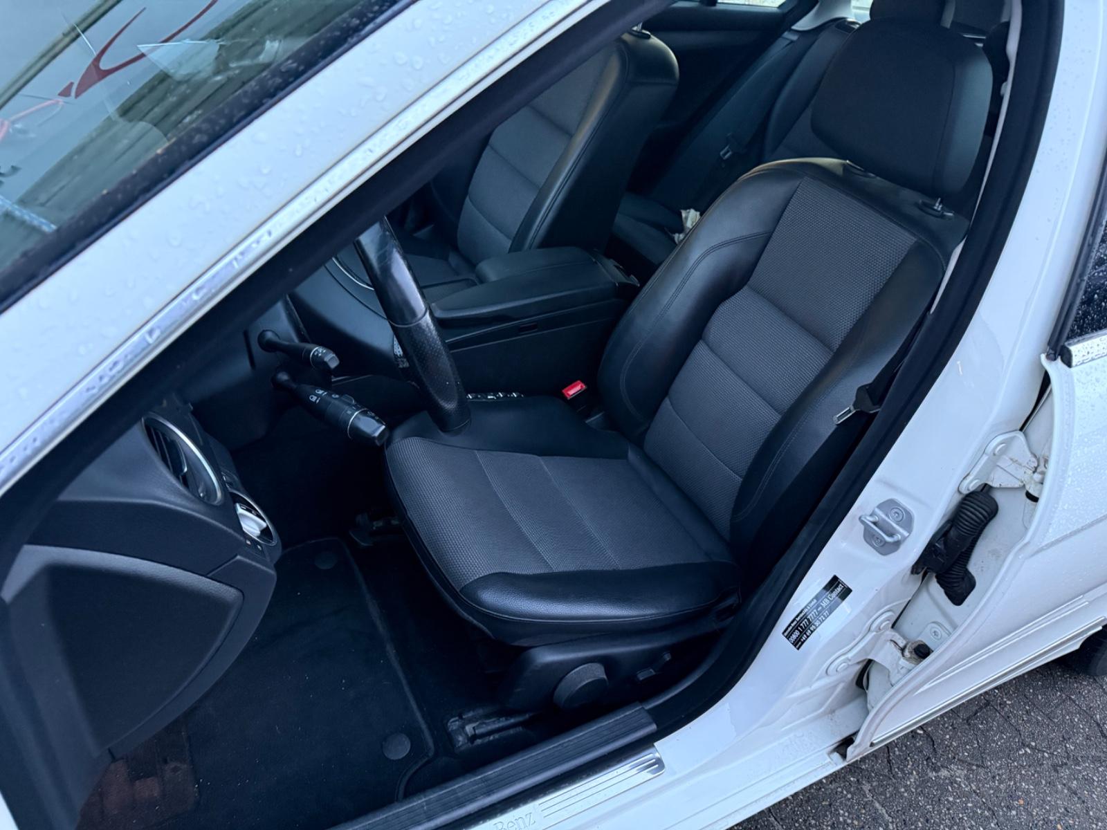 Mercedes-Benz C220 2011 — photo 17