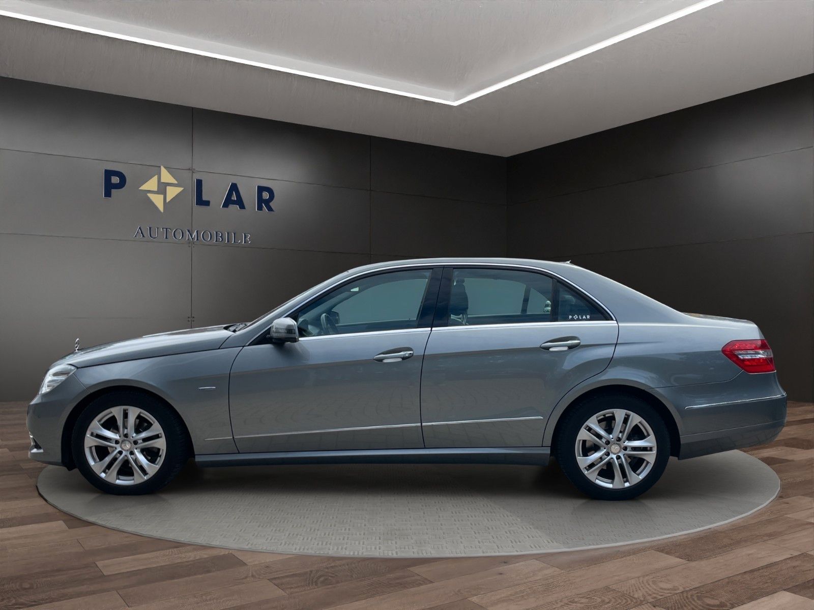 Fahrzeugabbildung Mercedes-Benz E 220 CDI Lim.*Bi-Xen*Standhz*Tempomat*PDC