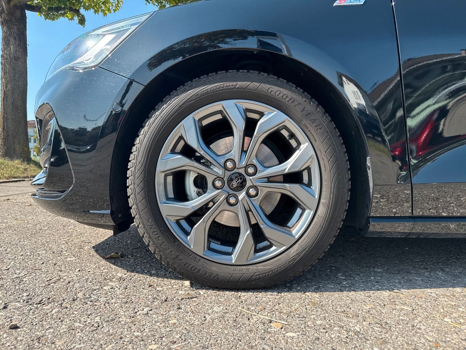 Fahrzeugabbildung Ford Focus Turnier ST-Line X, AHK, ACC-TEMPOMAT