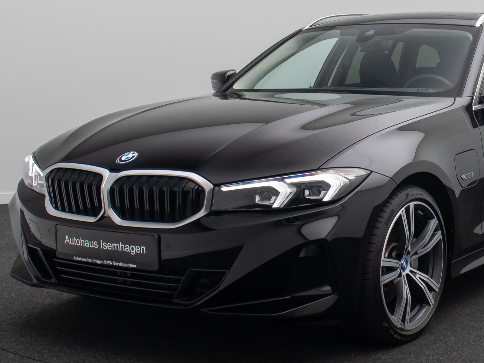 Fahrzeugabbildung BMW 330e Panorama DAB CockPit+ Widscreen PDC 19Zoll