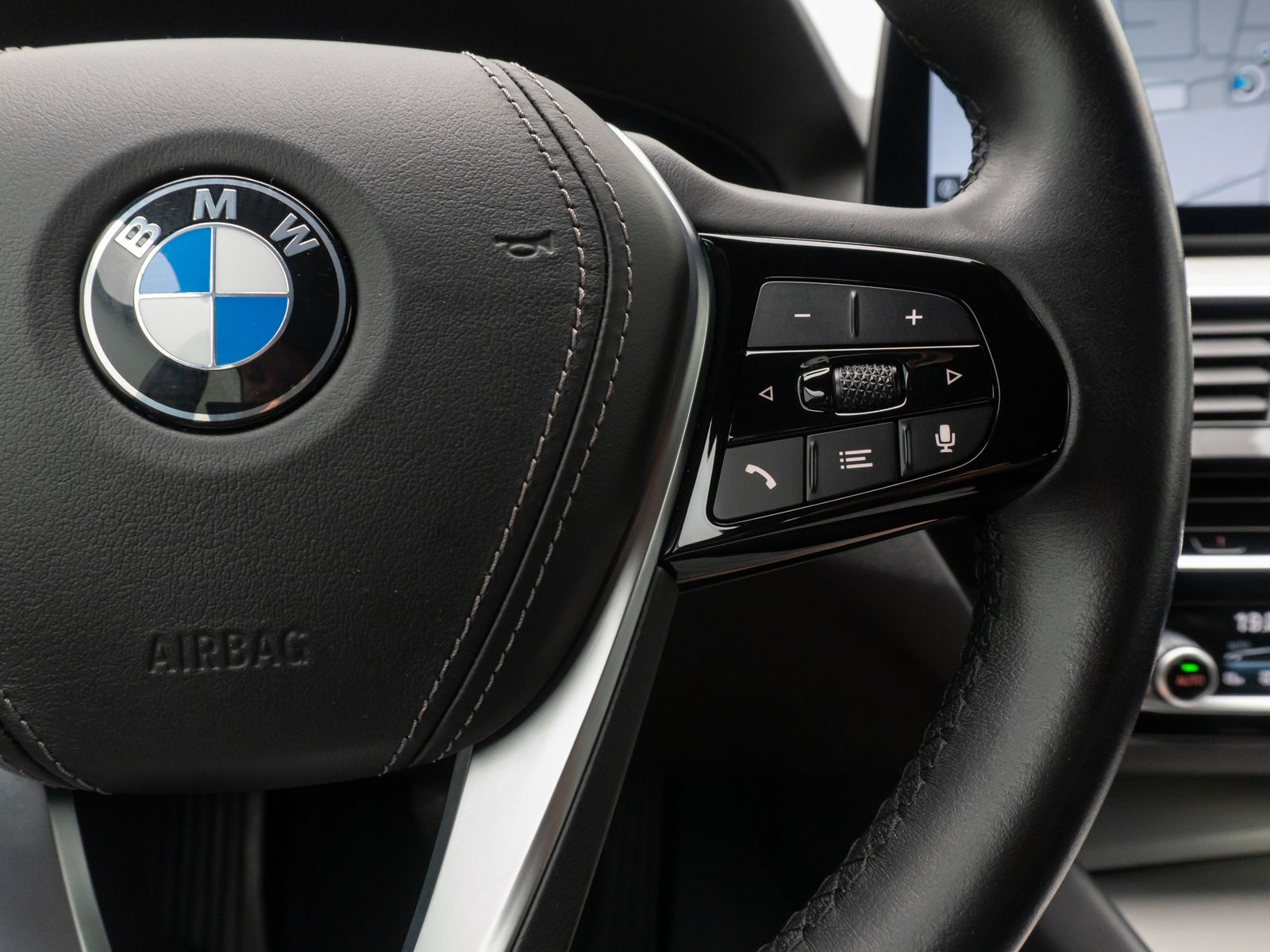 Fahrzeugabbildung BMW 530e xD Kamera DAB DisplKey HiFi Alarm 4*Klima