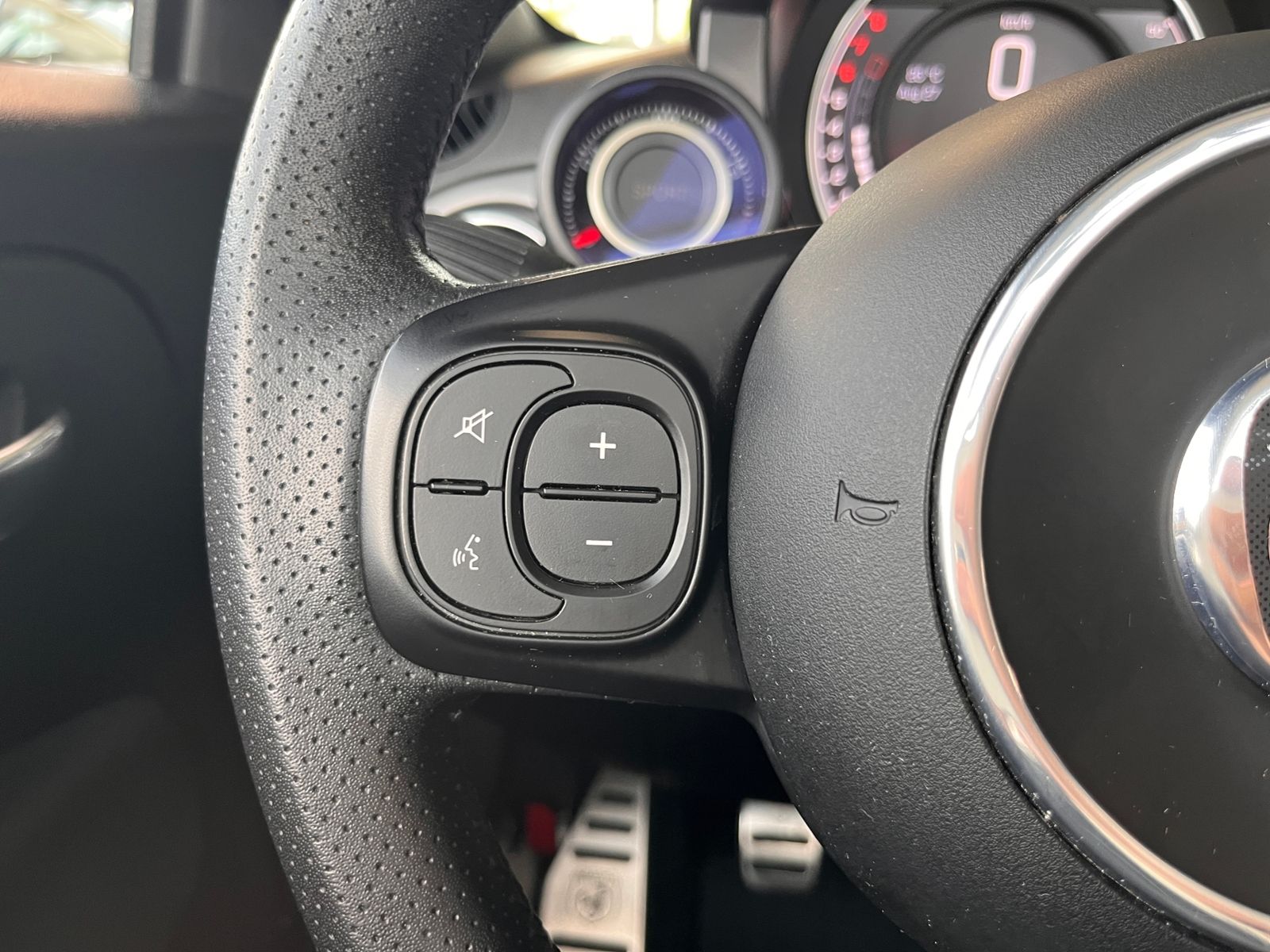 Fahrzeugabbildung Abarth 595C Turismo Sitzheizung XEN NAV LEDER PDC
