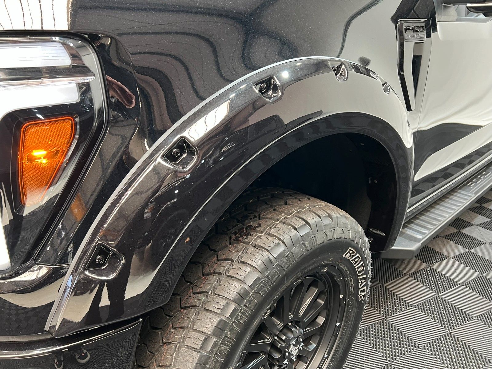 Fahrzeugabbildung Ford F-150 Lariat 5.0L V8  5,5"  MY25 * RTR UMBAU*