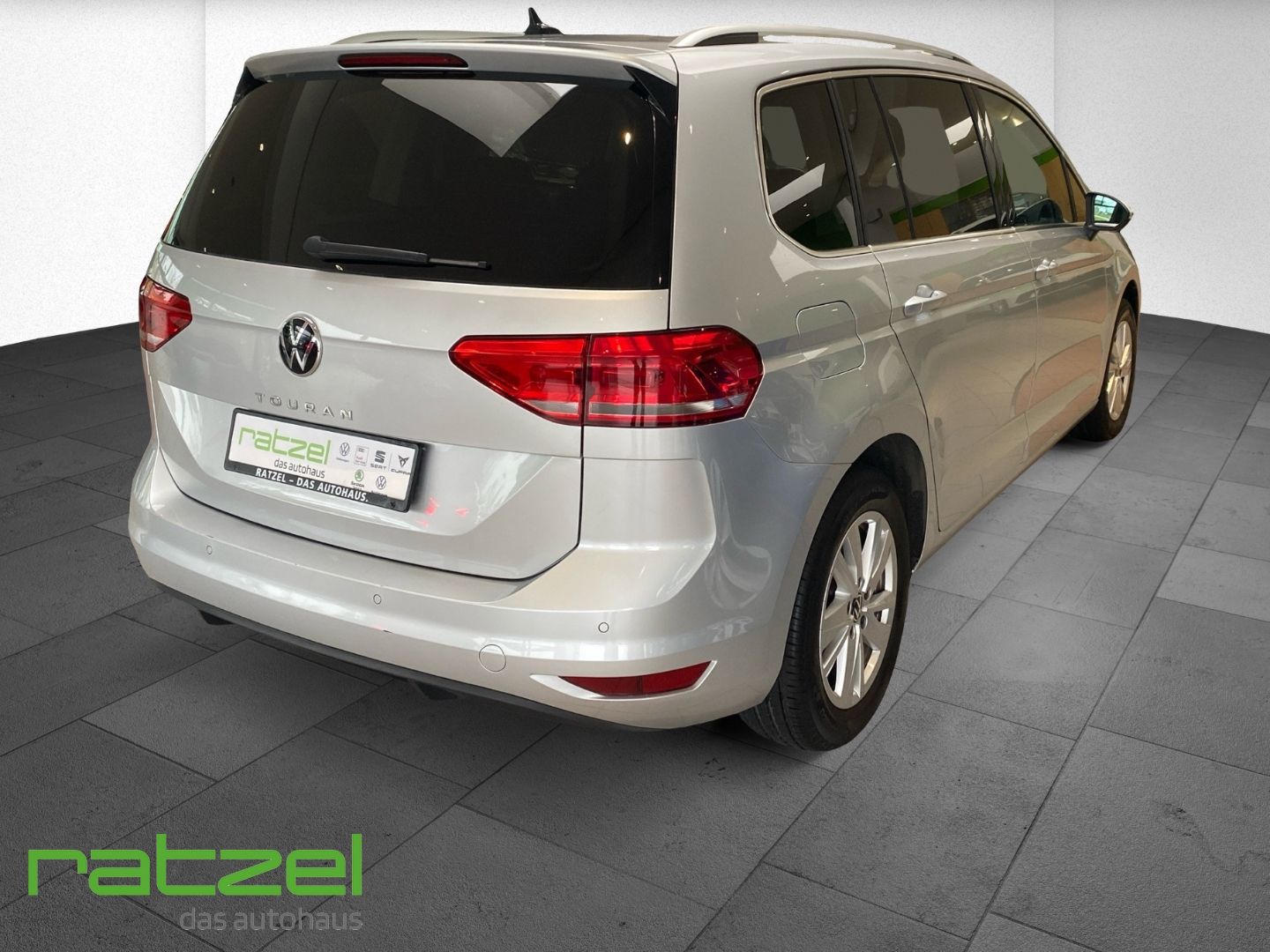 Fahrzeugabbildung Volkswagen Touran Highline 1.5 TSI DSG 7-Sitze ACC EasyOpen