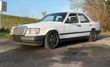 Mercedes-Benz Mercedes 230e W 124 mit H Kennzeichen - Mercedes-Benz 230 mit Benzin-Antrieb: Limousine, Kennzeichen