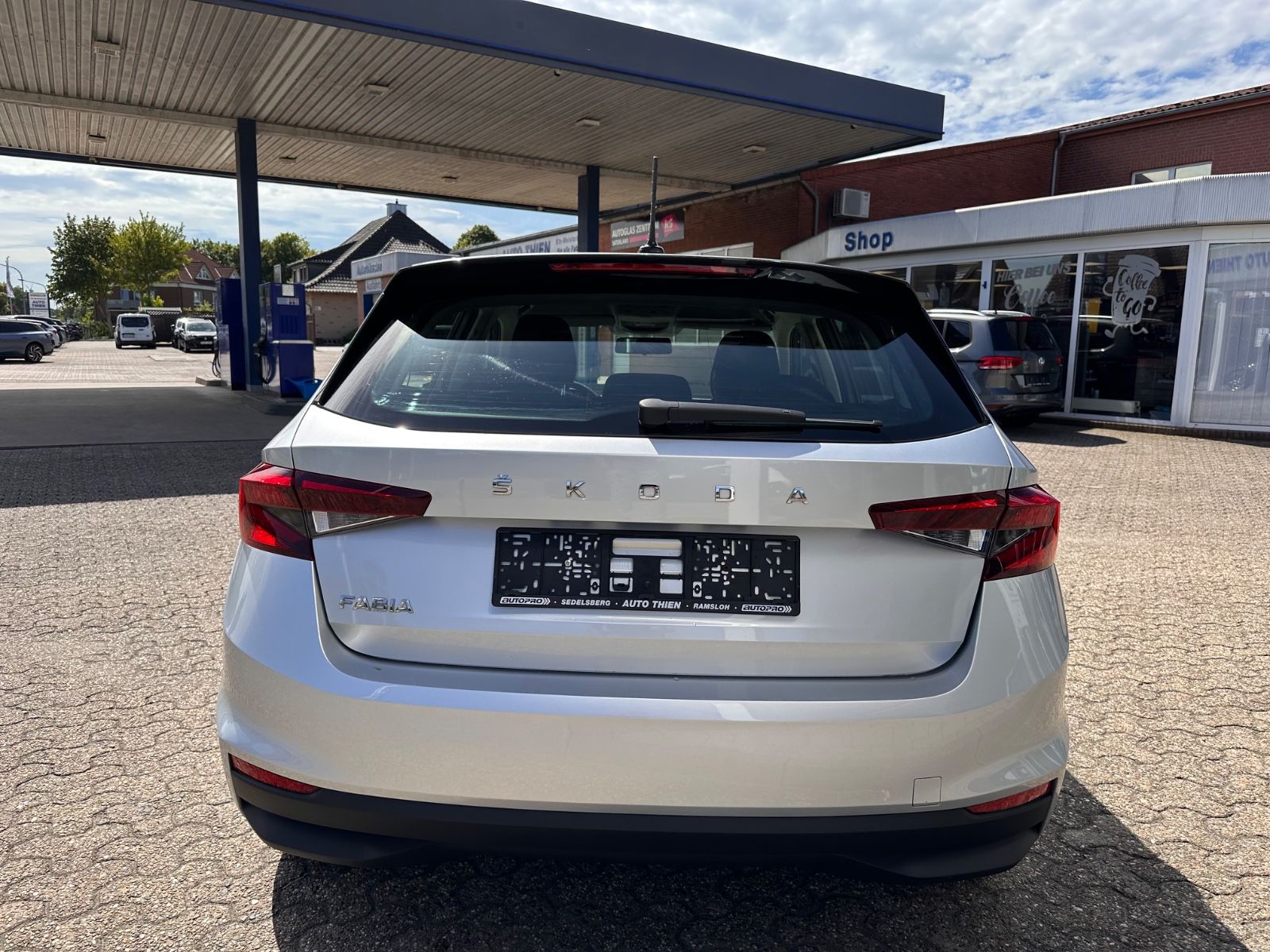 Fahrzeugabbildung SKODA Fabia 1.0 MPI Ambition APP/Klima/GJR