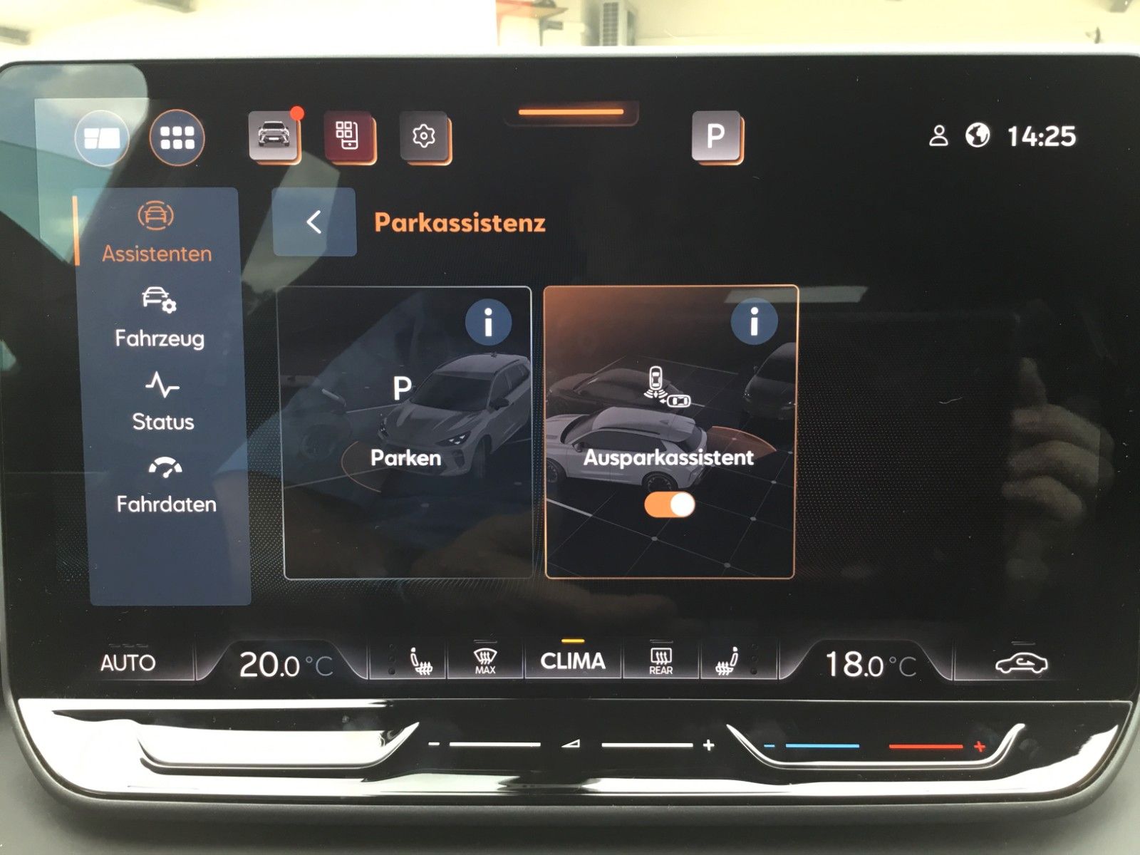 Fahrzeugabbildung CUPRA Terramar 1.5 eTSI DSG+AHK+Pano+360°+Headup+ACC