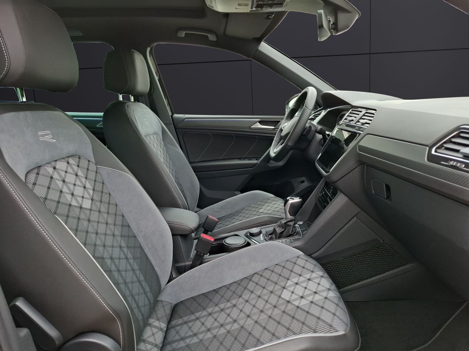 Fahrzeugabbildung Volkswagen Tiguan TSI R-Line 4M DSG Matrix AHK Navi Pano AI