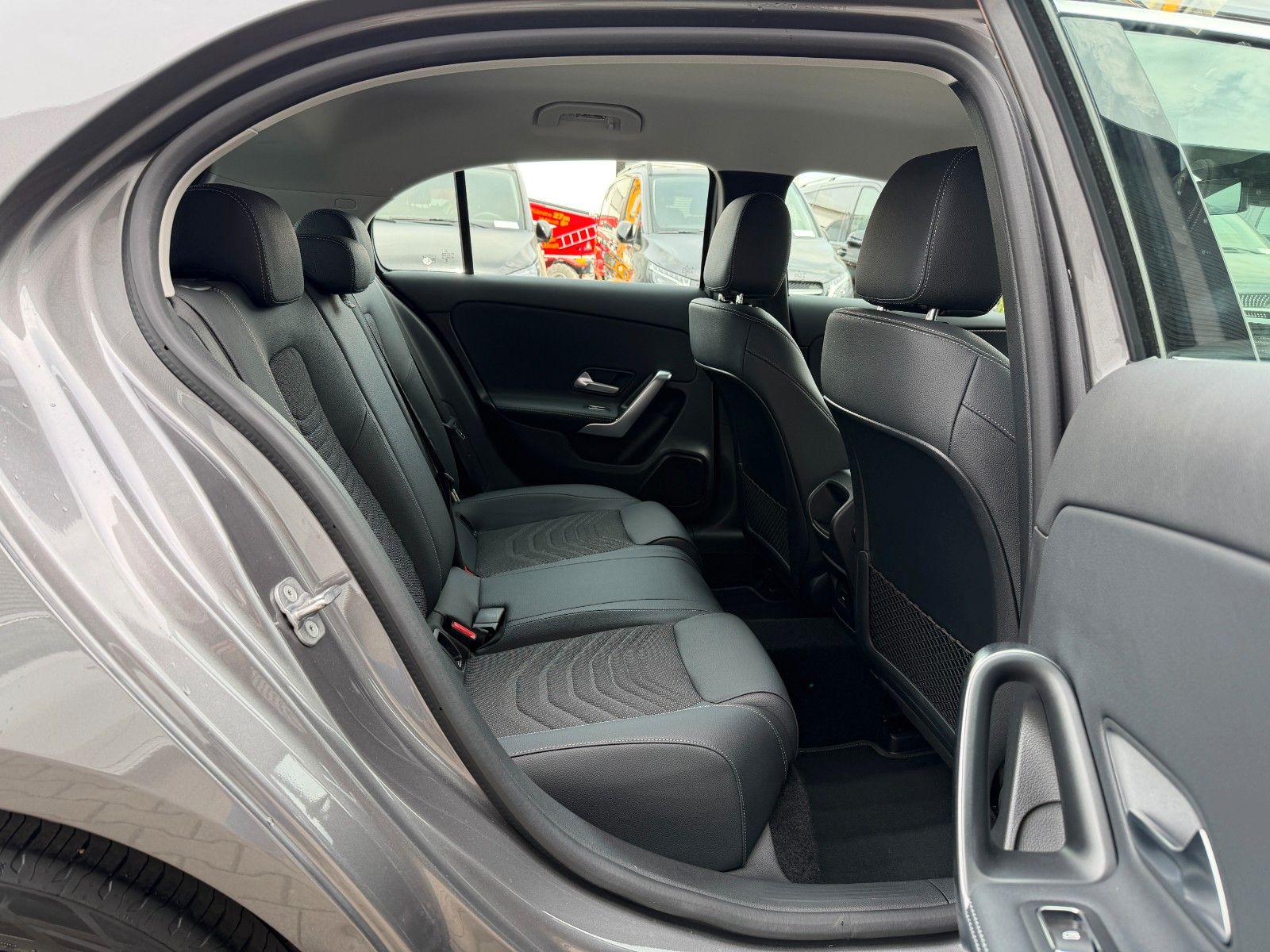 Fahrzeugabbildung Mercedes-Benz A 200 Progressive R-Kamera+LED+DAB+IHC+MBUX