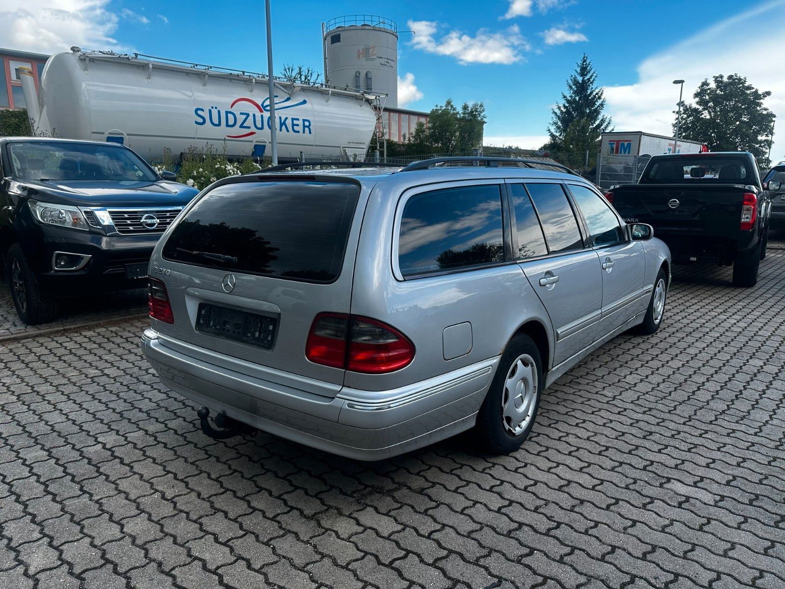 Fahrzeugabbildung Mercedes-Benz E 240 T /Autom. /Klima/ AHK / Leder / Xenon