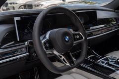 BMW 740 – 12 / 33
