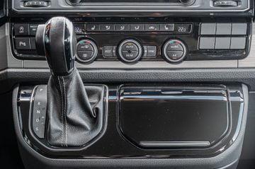 Fahrzeugabbildung Volkswagen T6 Multivan 2.0 TDI DSG Generation Six |AHK|LED|