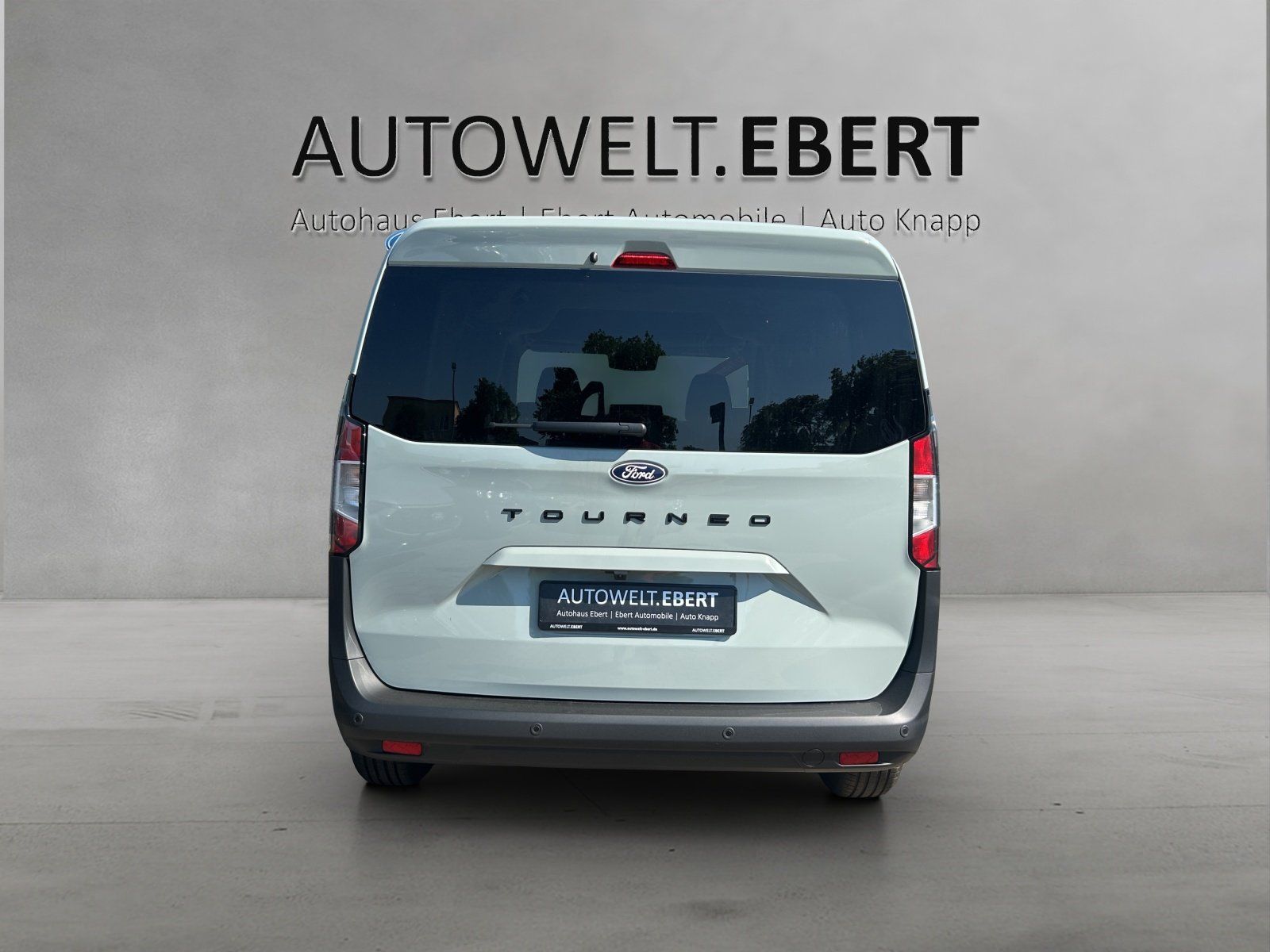 Fahrzeugabbildung Ford Tourneo Courier Titanium Automatik