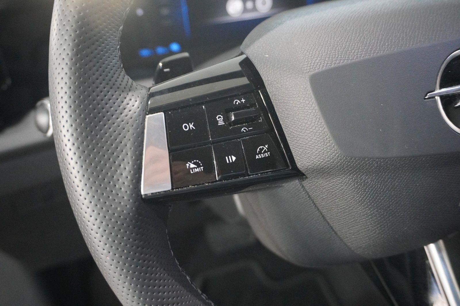 Fahrzeugabbildung Opel Astra L Lim. 1.6 HYBRID ELEGANCE NAVI/LED/SH/AHK