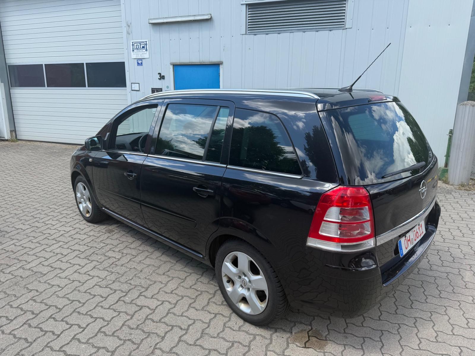 Opel Zafira 2011 — photo 5