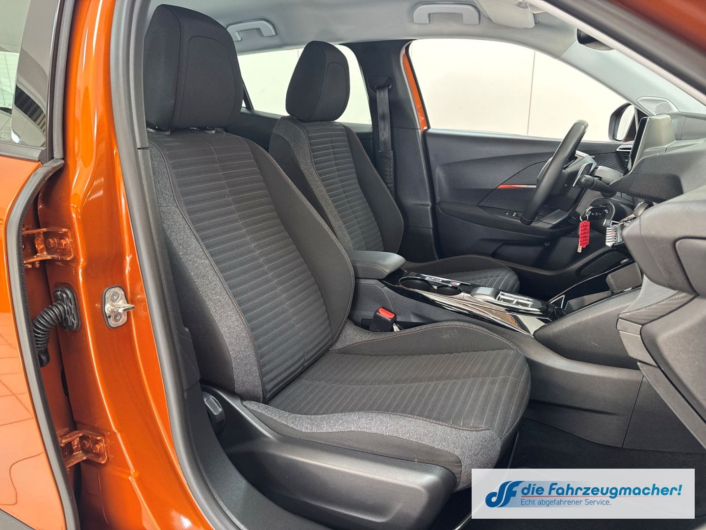 Fahrzeugabbildung Peugeot 2008 Active Pack 1.2 PureTech 130 LED Apple CarP